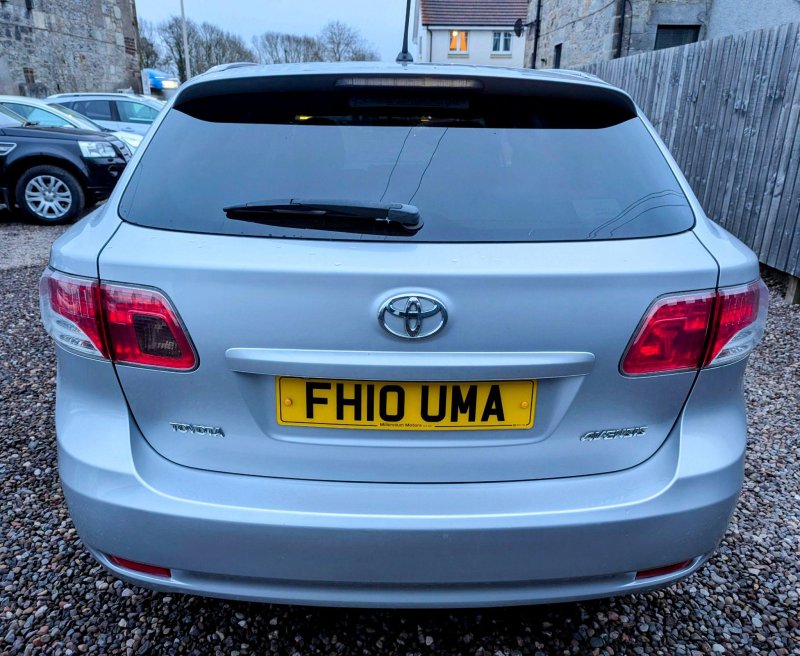 TOYOTA AVENSIS