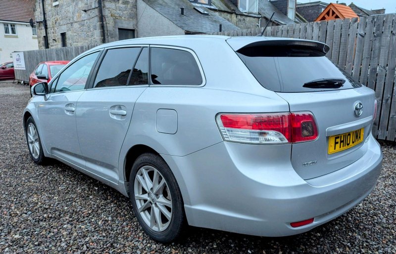 TOYOTA AVENSIS