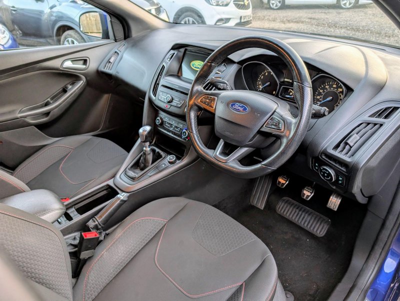 FORD FOCUS
