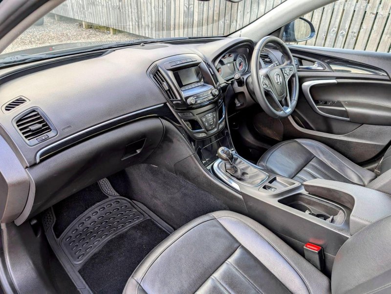 VAUXHALL INSIGNIA