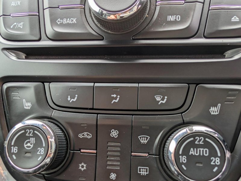 VAUXHALL MOKKA